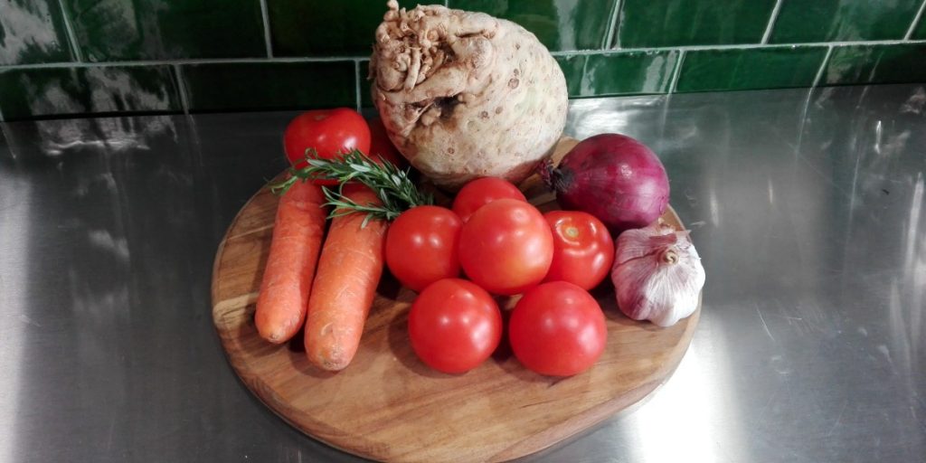 Tomatensoep Met Geroosterde Groenten, Wortel en Knoflook